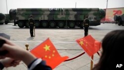 资料照：2019年10月1日，在北京举行的中国共产党成立70周年阅兵式上展示的东风-41型弹道导弹。