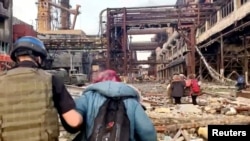 Евакуація цивільного населення із території заводу «Азовсталь» в Маріуполі. Давид Арахамія/ Полк "Азов"/Через REUTERS