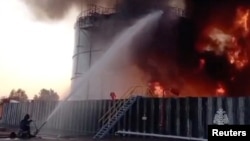 俄罗斯罗斯托夫(Rostov)州的一个区油库遭无人机袭击起火。（资料照，2024年六月18日）