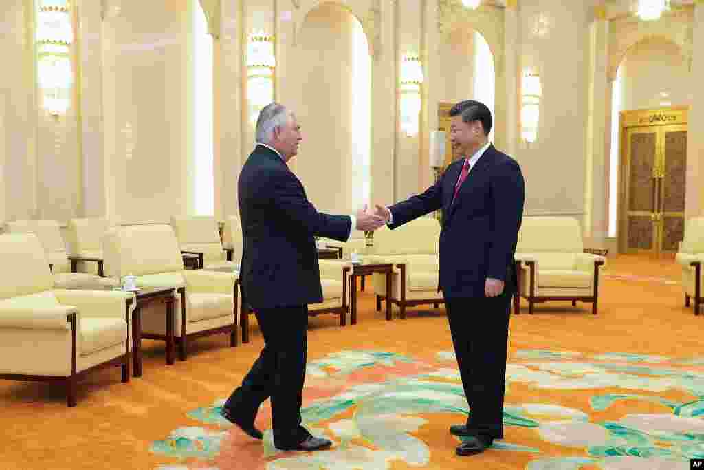 中国主席习近平和美国国务卿蒂勒森在北京人民大会堂会晤(2017年3月19日)。