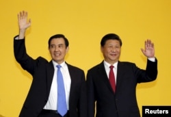 中国领导人习近平与时任台湾总统马英九在习近平举行峰会。（2015年11月7日）