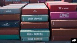 维吉尼亚州普利茅斯港国际码头上的中国集装箱。(2019年5月10日)