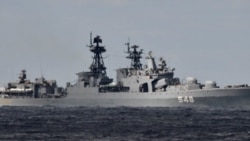 日本海上自卫队拍摄的俄罗斯一艘军舰2021年10月18日通过津轻海峡的情景