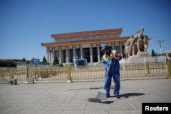 毛主席纪念堂。1983年，纪念堂内增设了毛泽东、周恩来、刘少奇、朱德纪念室。
