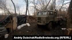 Вхід до землянки та «шишига»