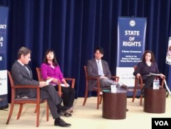 助理国务卿马利诺夫斯基、记者陈嘉韵、温信殷、麦克劳克林（美国之音叶林摄）
