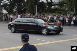 2018年6月10日，金正恩的豪华轿车抵达新加坡总统府，金正恩将会见新加坡总理李显龙。