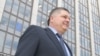 Експрем'єр України Павло Лазаренко після того, як федеральний суд засудив його до дев'яти років ув'язнення та штрафу в розмірі 10 мільйонів доларів за відмивання грошей, шахрайство та здирництво в п'ятницю, 25 серпня 2006, Сан-Франциско. AP Photo/Георгій Нікітін