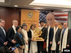 在中国占领西藏，迫使西藏精神领袖达赖喇嘛和数万藏人踏上流亡之旅的60周年之际，多个藏人组织和倡导团体星期二（2月12日）在国会大厦举办“感谢美国”活动。