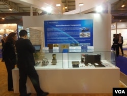 西方制裁后，中国大举进军俄罗斯电子器部件市场，今年8月莫斯科航展上的一家中国公司展台。