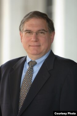 美国国立卫生研究院（NIH） 常务副院长塔巴克（Lawrence Tabak）