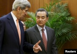美国国务卿克里和中国外长王毅在北京联合召开新闻发布会（2016年1月27日）