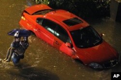 北京周末降下破纪录暴雨造成损害和伤亡