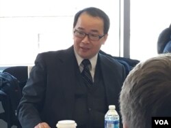 淡江大学教授陈文政 (美国之音钟辰芳拍摄)