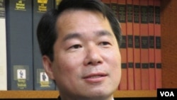 台湾外交部代理发言人 何震寰(美国之音张永泰拍摄)