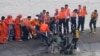 中国抓紧寻找沉船事故幸存者