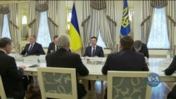 Американські сенатори в Україні, щоб запевнити, що сторінка з імпічментом Трампа, перегорнута. Відео