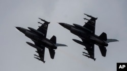 Винищувачі F-16 Повітряних сил ЗСУ, 4 серпня 2024. AP Photo/Efrem Lukatsky