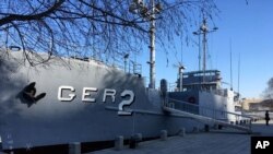 资料照片：在朝鲜平壤展出的美国“普韦布洛号”（USS Pueblo）情报船（2018年1月24日）