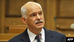 Thủ tướng Papandreou nói với nội các rằng công chúng Hy Lạp sẽ được hỏi liệu họ còn muốn sử dụng đồng tiền chung euro nữa hay không
