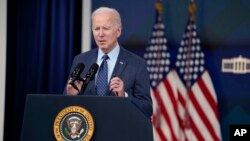 Президент США Джо Байден в четвер прокоментував дії уряду США щодо літаючих об'єктів над територією країни
