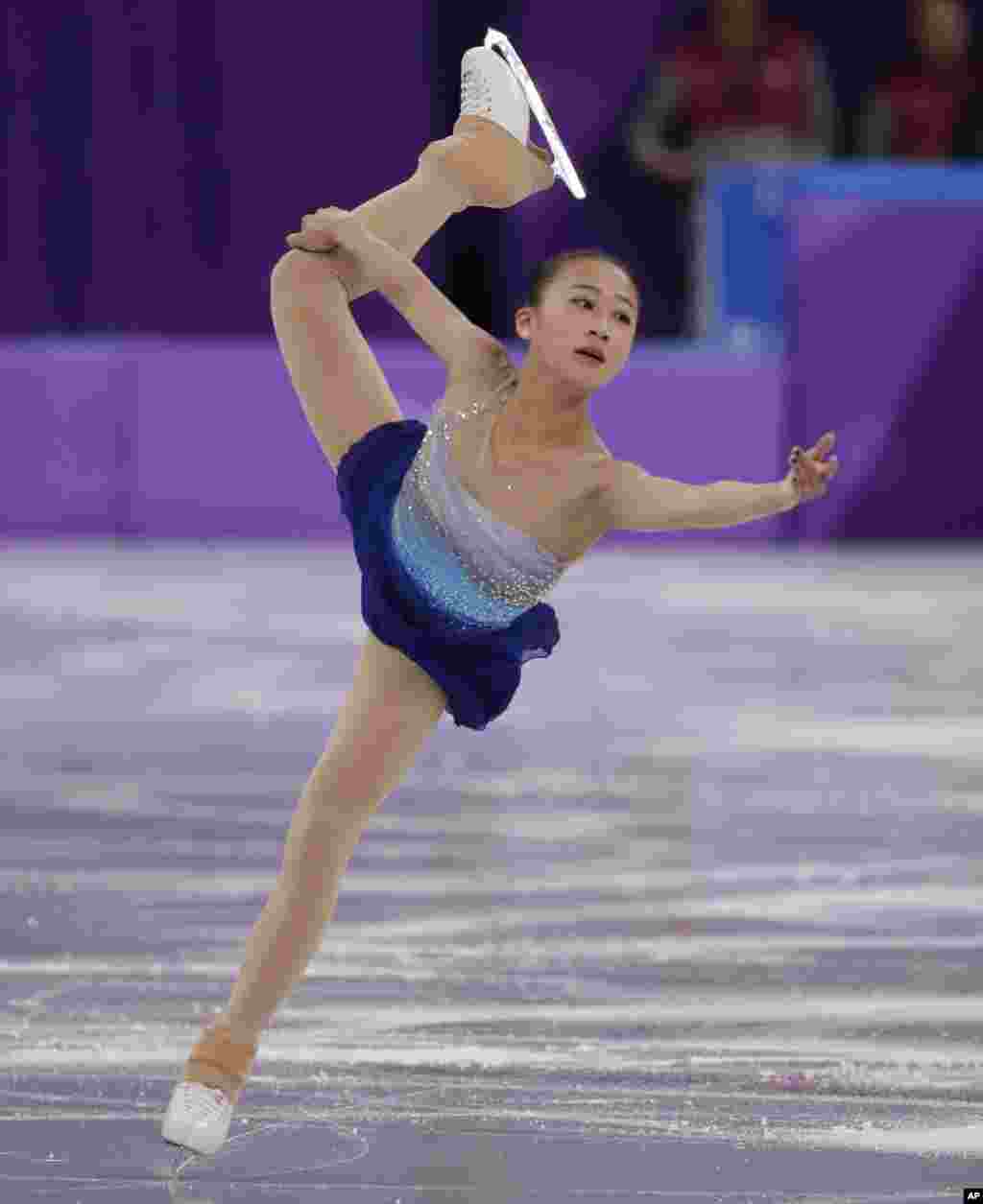 2018年2月11日,在韩国江陵举行的2018年冬季奥运会上,中国的李香凝在女子单人花样滑冰短节目中表演。中国队在平昌冬奥会的花样滑冰比赛里没有得到奖牌。后来在单板滑雪女子U型池决赛中,中国选手刘佳宇获得银牌,为中国代表团夺得本届冬奥会的第一枚奖牌。
