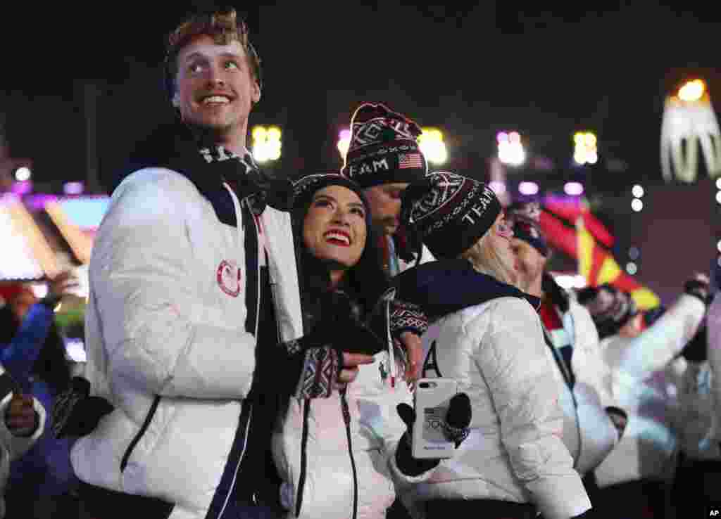平昌冬奥会闭幕式上，美国选手入场。（2018年2月25日）
