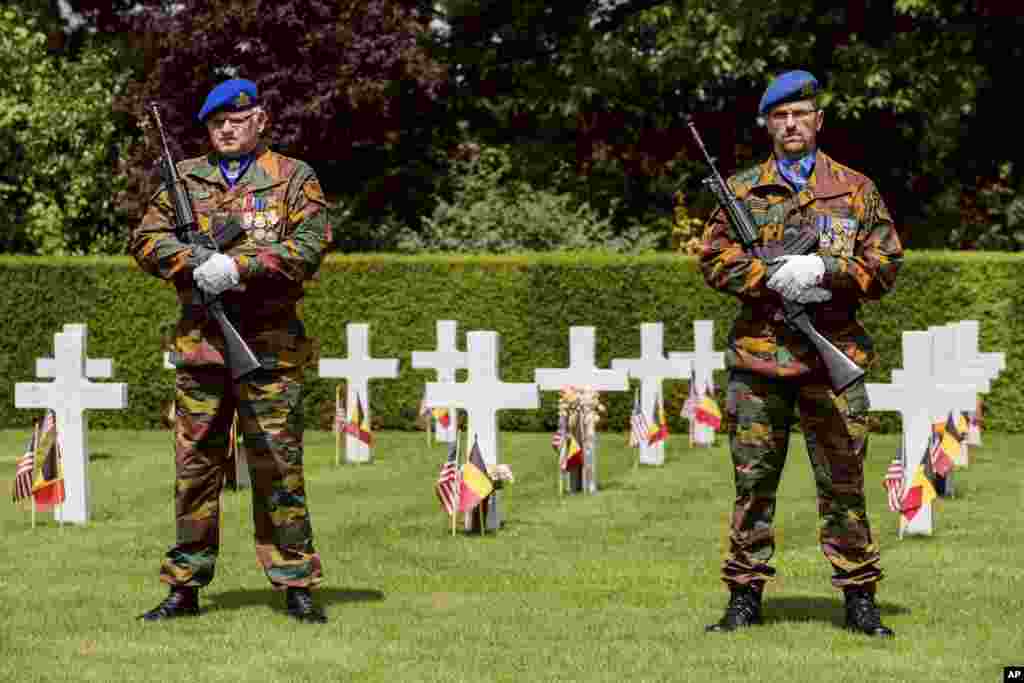 Belgian soldiers stand in front of graves during a Memorial Day Ceremony at the Flanders Fields American Cemetery in Waregem, Belgium, May 27, 2018.