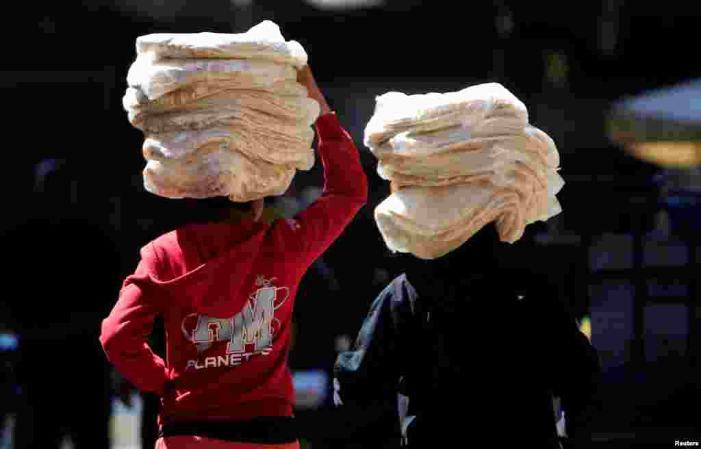 Children carry bread in Damascus, Syria.