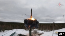 Кадр із роздаткового відеоматеріалу, оприлюдненого Міністерством оборони Росії 1 березня 2024 року, який нібито показує випробування міжконтинентальної балалістичної ракети, що належить силам ядерного стримування РФ.