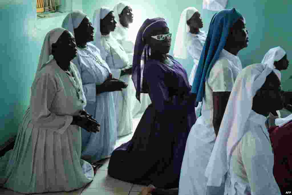 Worshipers of St. Mary's Mission church pray during the Sunday church service in Kisumu, Kenya, Oct. 29, 2017.