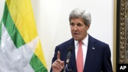 美国国务卿克里在缅甸的记者会上讲话（2016年5月22日）