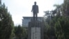 台湾高中学生要求蒋介石铜像撤出校园