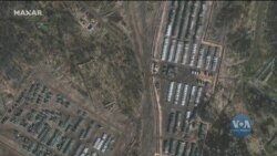 Чи стягує Росія війська до кордонів з Україною? Що про це кажуть посадовці та експерти у США? Відео