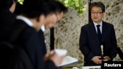 Có tin Đặc sứ Mỹ chuyên trách Triều Tiên Joseph Yun (phải) tiếp xúc bí mật với Triều Tiên.
