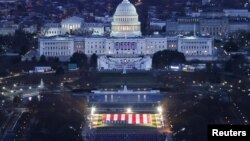 美国总统就职仪式所在的国会大楼夜景（路透社2021年1月18日）