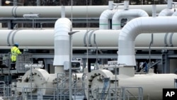 Труби на об’єктах берегової частини газопроводу «Північний потік-2» в Лубміні, північна Німеччина. 15 лютого 2022 року.