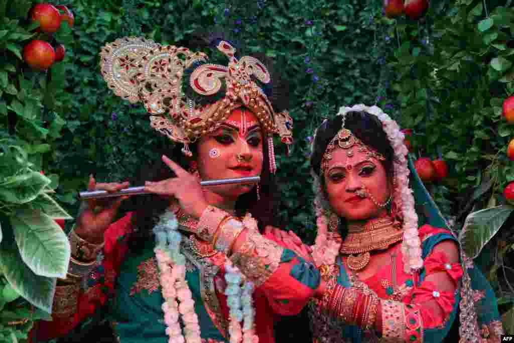 Indian devotees dressed as the Hindu deities Lord Radha & Krishna pose during Shyam Baba festival in Ajmer in the Indian state of Rajasthan.