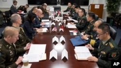 美国国防部2024年1月9日发布美中防务政策协调会的照片。