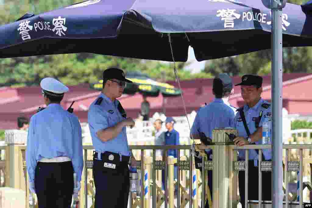 2018年6月4日，北京天安门广场上的警察。