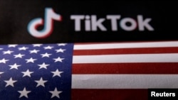 资料图片： 图为 2023年6月2日拍摄的美国国旗和TikTok标志。