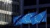  벨기에 브뤼셀의 유럽위원회본부 밖에 유럽연합(EU) 깃발이 휘날리고 있다. 
