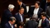 石破茂赢得众议院首相选举投票，弱势施政前景艰难