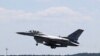 На архівному фото з Німеччини винищувач F-16 злітає під час військових навчань НАТО Air Defender 23 на авіабазі США Шпангдалем поблизу німецько-бельгійського кордону. Німеччина, 14 червня 2023 року. REUTERS