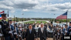 马蒂斯2018年4月23日接待泰国防长时见记者（美国国防部照片）