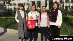 709案家属（右起）王峭岭、陈桂秋、原姗姗和李文足（网络图片） 