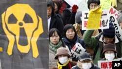 12月 6日,在穆尔西总统的支持者和反对派发生冲突之后,埃及军方在开罗的总统府附近部署了坦克