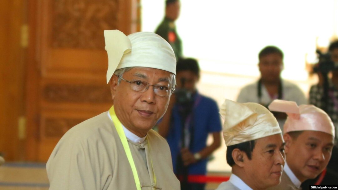 ရွေးကောက်ခံသမ္မတ ပြည်ထောင်စုလွှတ်တော်ကို တက်ရောက်လာစဉ်