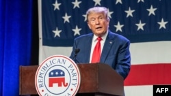 Фото від 28 липня 2023 року - колишній президент США Дональд Трамп на зустрічі з виборцями в Айові.