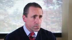 乔书亚·凯格尼在维吉尼亚州费尔法克斯县帮助刑满释放的犯人重新融入社会的非盈利组织担任监狱项目协调人